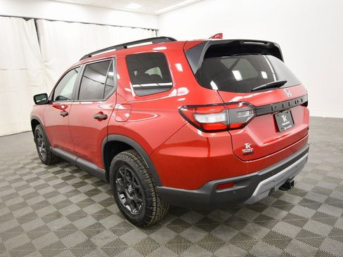 Certified 2025 Honda Pilot TrailSport image 5