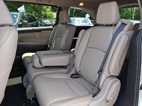 Certified 2024 Honda Odyssey EX-L image 9