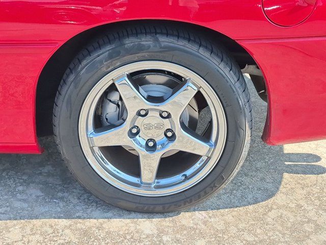 Used 2002 Chevrolet Camaro Z28 w/ SS Performance/Appearance Pkg RWD image 21