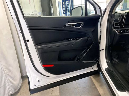 Used 2023 Kia Sportage EX image 9