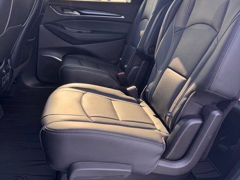 Used 2021 Buick Enclave Avenir w/ Avenir Technology Package AWD/4WD image 12