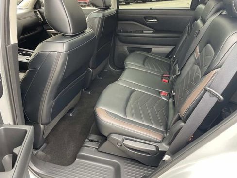 Certified 2023 Nissan Pathfinder Platinum w/ Black Appearance Package image 11