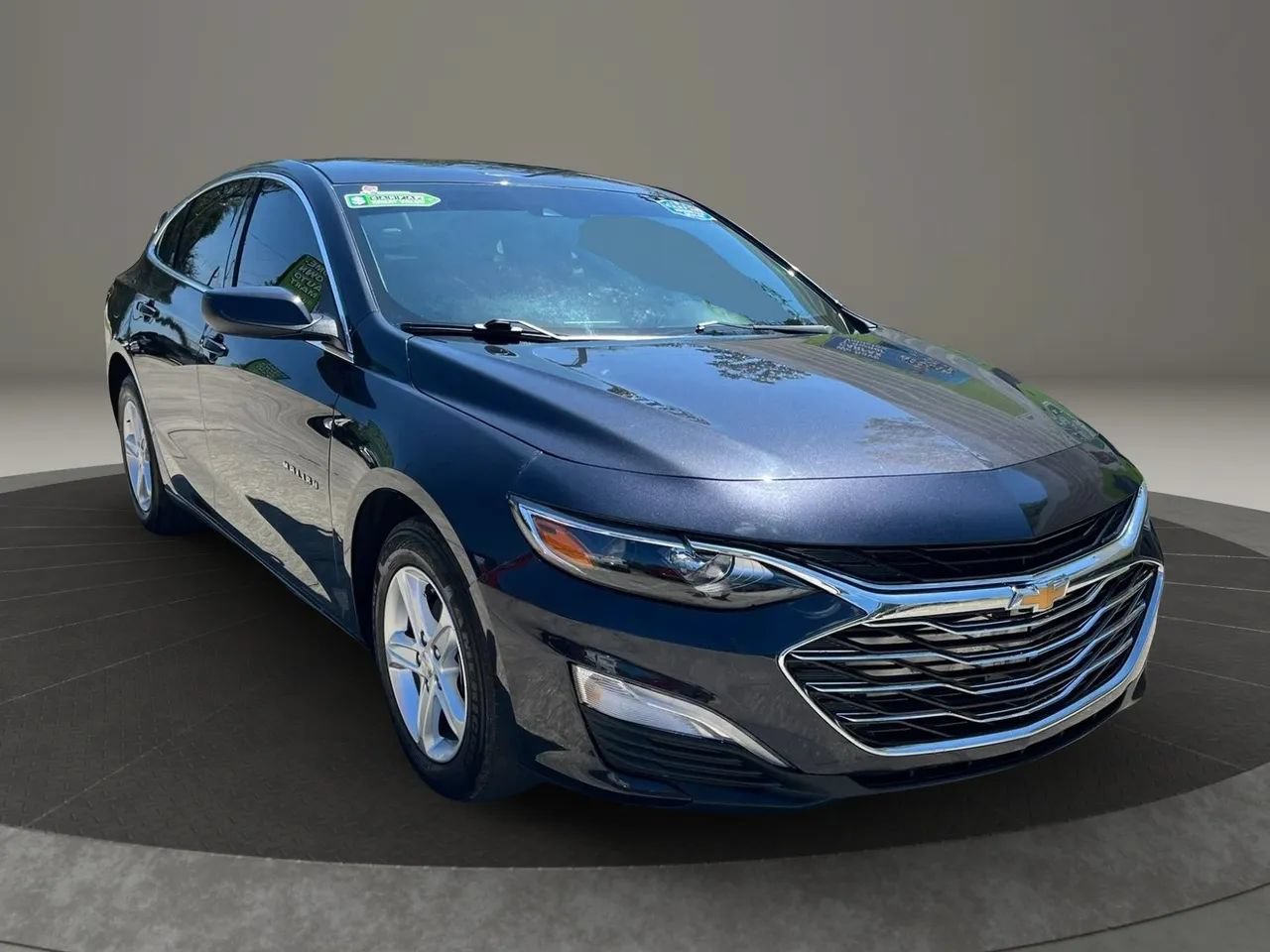 Used 2023 Chevrolet Malibu LT FWD image 1