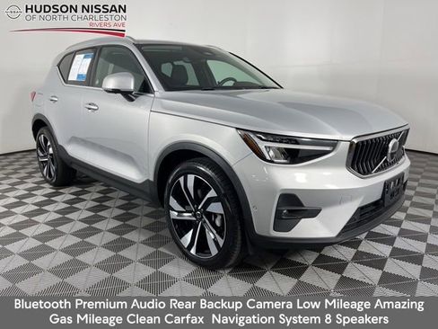 Used 2023 Volvo XC40 B5 Plus w/ Driver Assist Package AWD/4WD image 1