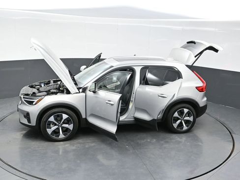 Used 2025 Volvo XC40 B5 Plus AWD/4WD image 41