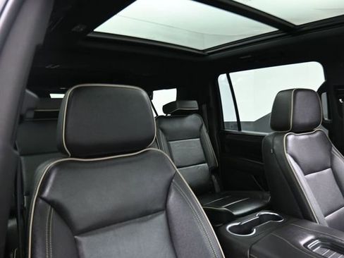 Used 2022 GMC Yukon XL SLT w/ SLT Premium Package AWD/4WD image 31