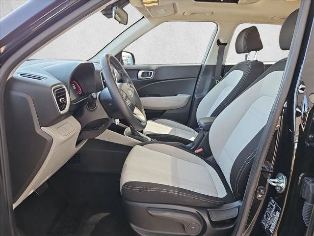 Used 2023 Hyundai Venue SEL FWD image 14