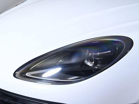 Certified 2024 Porsche Macan GTS AWD/4WD image 27