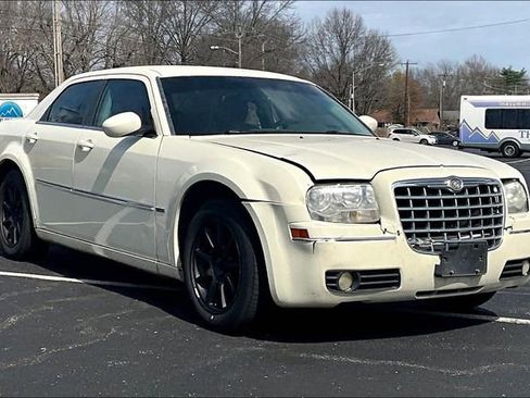 Used 2008 Chrysler 300 Touring RWD image 2