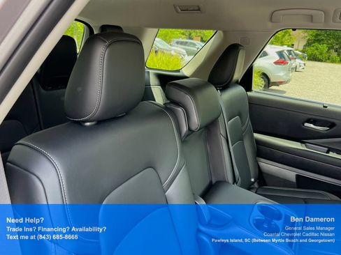 Used 2025 Nissan Pathfinder SL AWD/4WD image 22