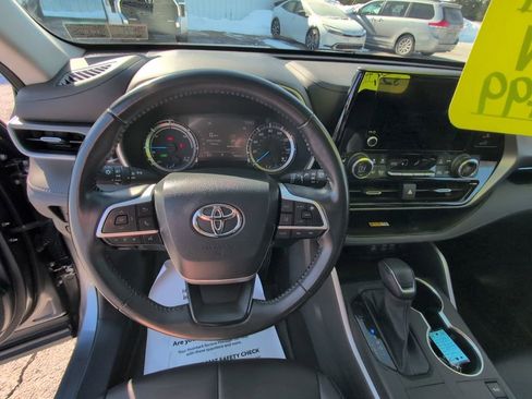 Used 2023 Toyota Highlander XLE image 29