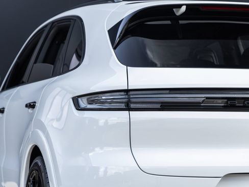 Certified 2025 Porsche Cayenne GTS AWD/4WD image 14