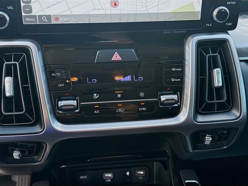 Used 2023 Kia Sorento S image 13