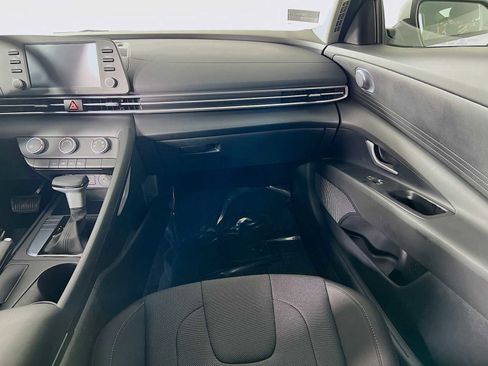 Used 2024 Hyundai Elantra SE image 22
