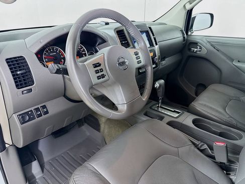 Used 2016 Nissan Frontier SL w/ Moonroof Package AWD/4WD image 10