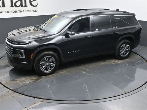 Used 2025 Chevrolet Traverse LT image 45