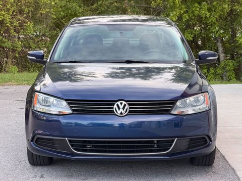 Used 2013 Volkswagen Jetta SE FWD image 3