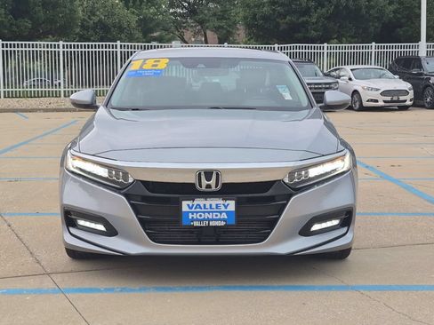 Used 2018 Honda Accord Touring image 4