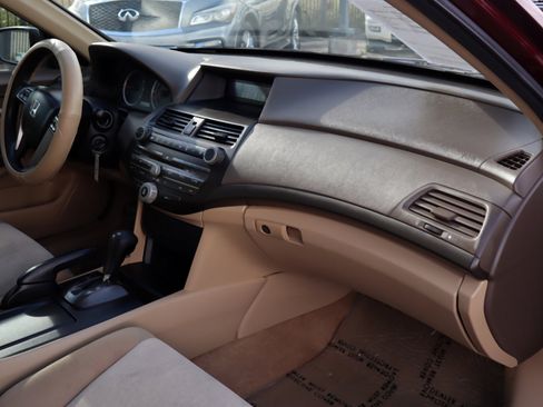 Used 2010 Honda Accord LX-P image 17