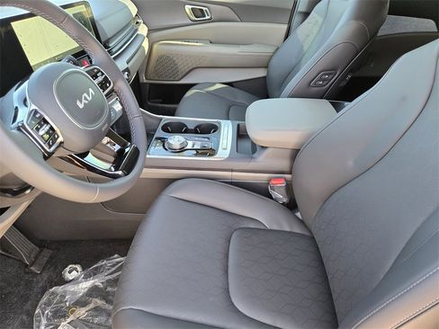 New 2026 Kia Carnival EX image 9