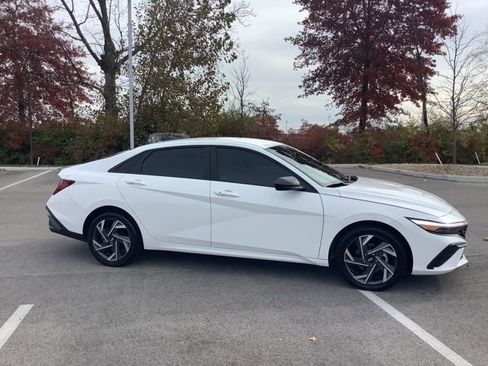 Certified 2025 Hyundai Elantra SEL w/ Cargo Package image 5