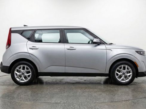 Used 2025 Kia Soul LX w/ LX Technology Package image 11