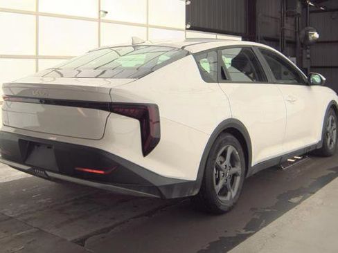 Used 2025 Kia K4 LXS image 3