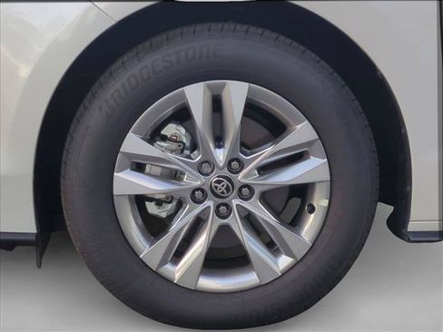 Used 2026 Toyota Sienna Limited AWD/4WD image 9