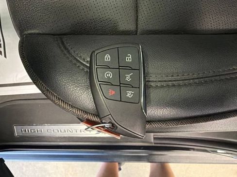 Used 2024 Chevrolet Suburban High Country AWD/4WD image 33