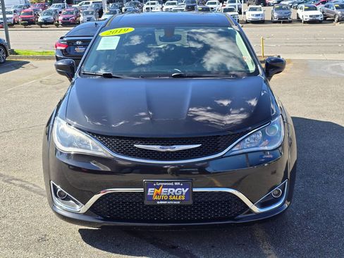 Used 2019 Chrysler Pacifica Touring Plus image 8