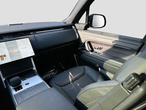 Used 2025 Land Rover Range Rover SE AWD/4WD image 25