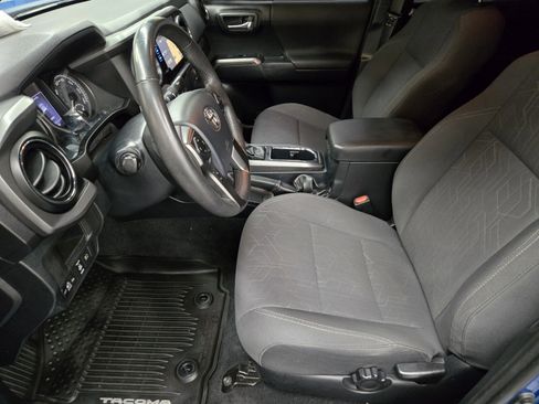 Used 2018 Toyota Tacoma TRD Sport image 7