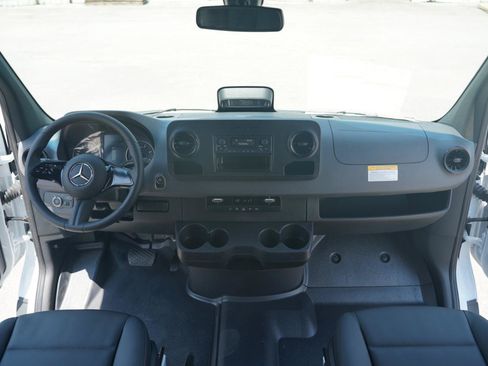 Used 2025 Mercedes-Benz Sprinter 2500 image 15