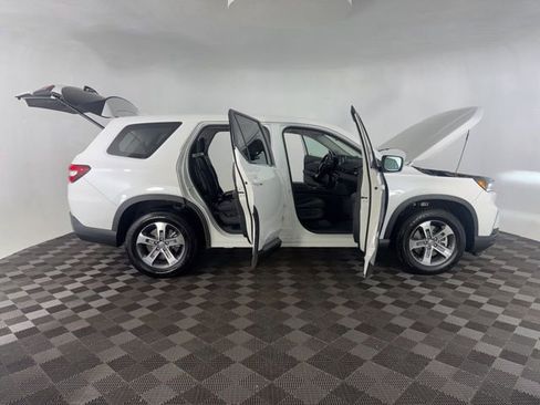 Certified 2025 Honda Pilot EX-L image 17