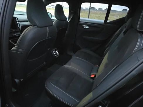 Used 2025 Volvo XC40 B5 Plus AWD/4WD image 4