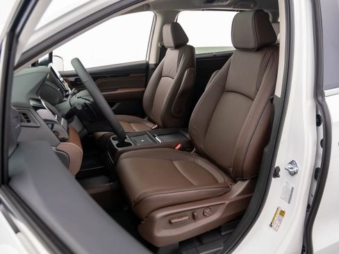 New 2026 Honda Odyssey Touring image 15