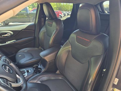 Used 2016 Jeep Cherokee Trailhawk w/ Comfort/Convenience Group AWD/4WD image 12