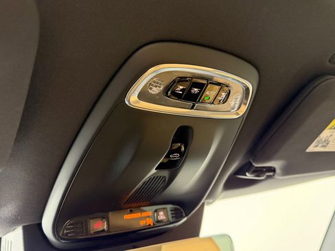 Used 2018 Volvo XC90 T6 Momentum w/ Convenience Package image 27