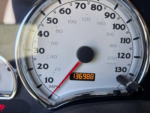 Used 2006 Saturn Vue 2WD V6 w/ Comfort Pkg image 2