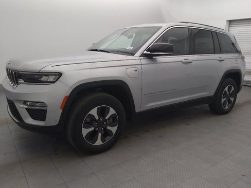 Used 2022 Jeep Grand Cherokee Limited 4xe w/ Luxury Tech Group II AWD/4WD image 2