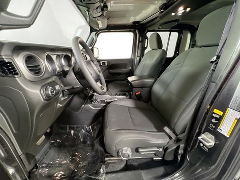 Used 2023 Jeep Gladiator Sport AWD/4WD image 19