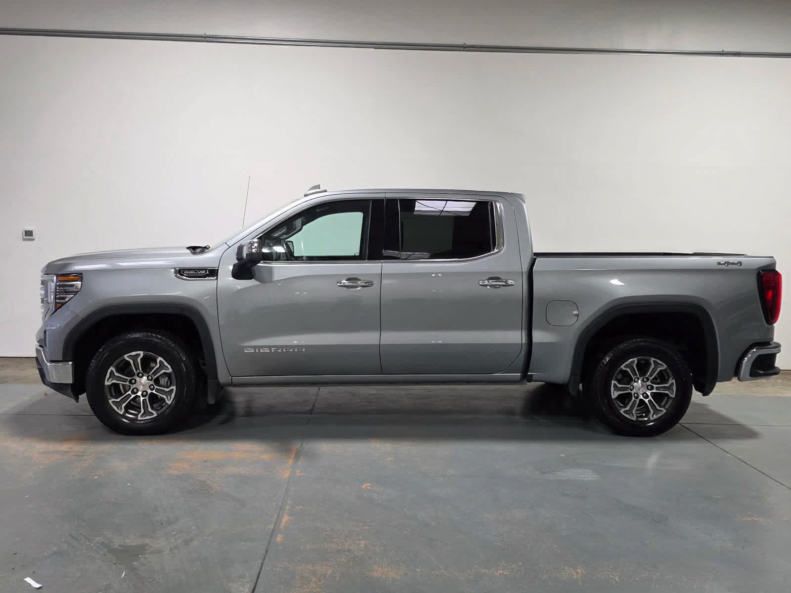Used 2025 GMC Sierra 1500 SLT AWD/4WD image 2