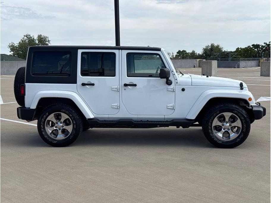 Used 2017 Jeep Wrangler Unlimited Sahara w/ Connectivity Group AWD/4WD image 9