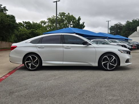 Used 2021 Honda Accord Sport image 2
