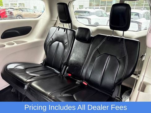 Used 2023 Chrysler Pacifica Touring-L FWD image 18