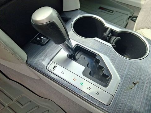 Used 2013 Toyota Camry XLE w/ Leather Pkg image 16