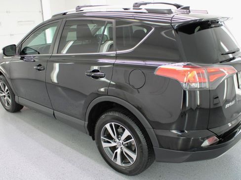 Used 2017 Toyota RAV4 XLE FWD image 6