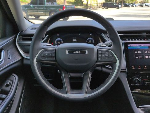 Used 2023 Jeep Grand Cherokee L Limited w/ Luxury Tech Group II image 11