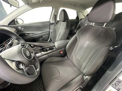 Used 2024 Hyundai Elantra Blue image 9