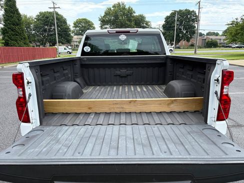 Used 2021 Chevrolet Silverado 1500 W/T AWD/4WD image 2